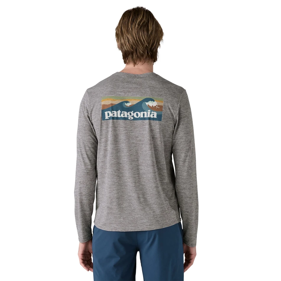M's Long-Sleeved Capilene Cool Daily Graphic Shirt - Waters, kolor: BLAF - Boardshort Logo Abalone Blue Feather Grey