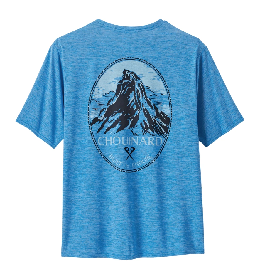 M's Cap Cool Daily Graphic Shirt Lands, kolor: Chouinard Crest: Vessel Blue  X-Dye