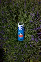 SIGG Shield One 0,5 L - zdjęcie w terenie, butelka w trawie