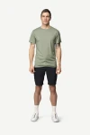 Devold Breeze Plus Merino 200 T-Shirt MAN, kolor: Fog - prezentacja na modelu przód