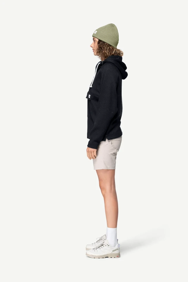 Devold Archive Anorak, kolor: Deep Marine - prezentacja na modelce