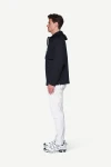 Devold Archive Anorak, kolor: Deep Marine - prezentacja na modelu