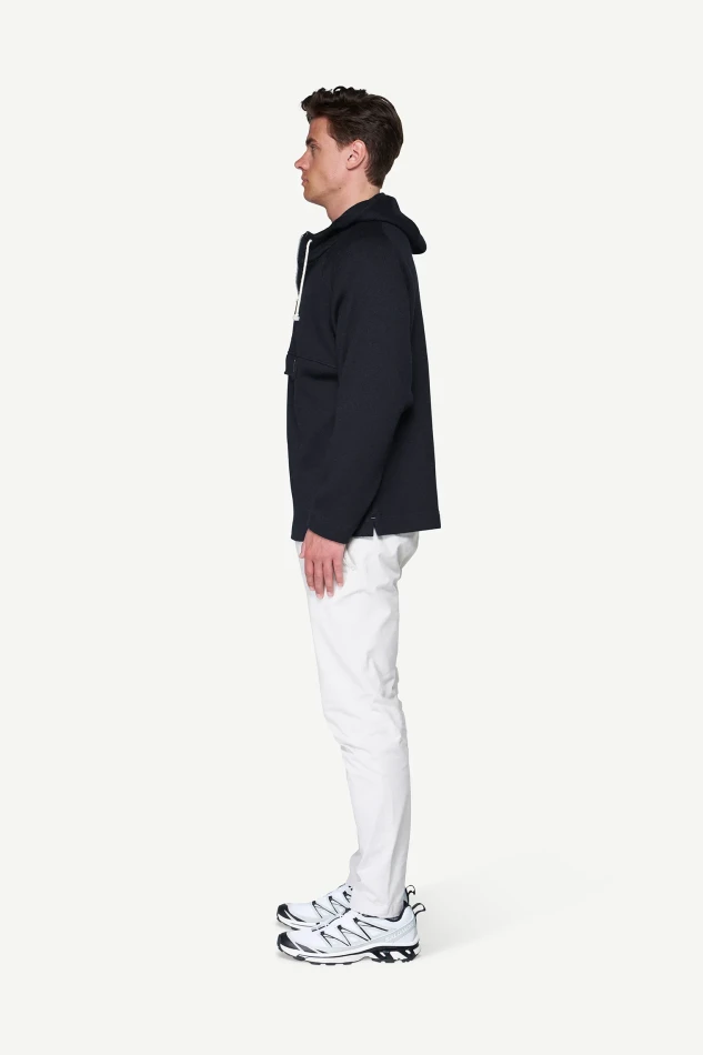 Devold Archive Anorak, kolor: Deep Marine - prezentacja na modelu