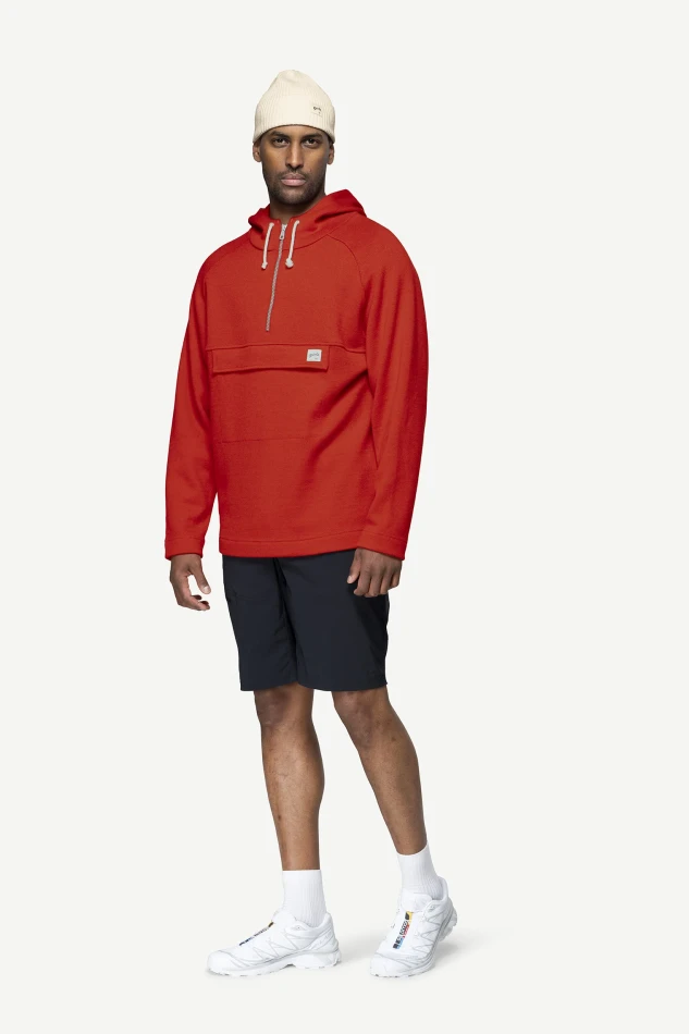 Devold Archive Anorak, kolor: English Red - prezentacja na modelu