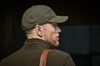 Harkila Corduroy Cap, kolor: Grape Leaf - prezentacja na modelu