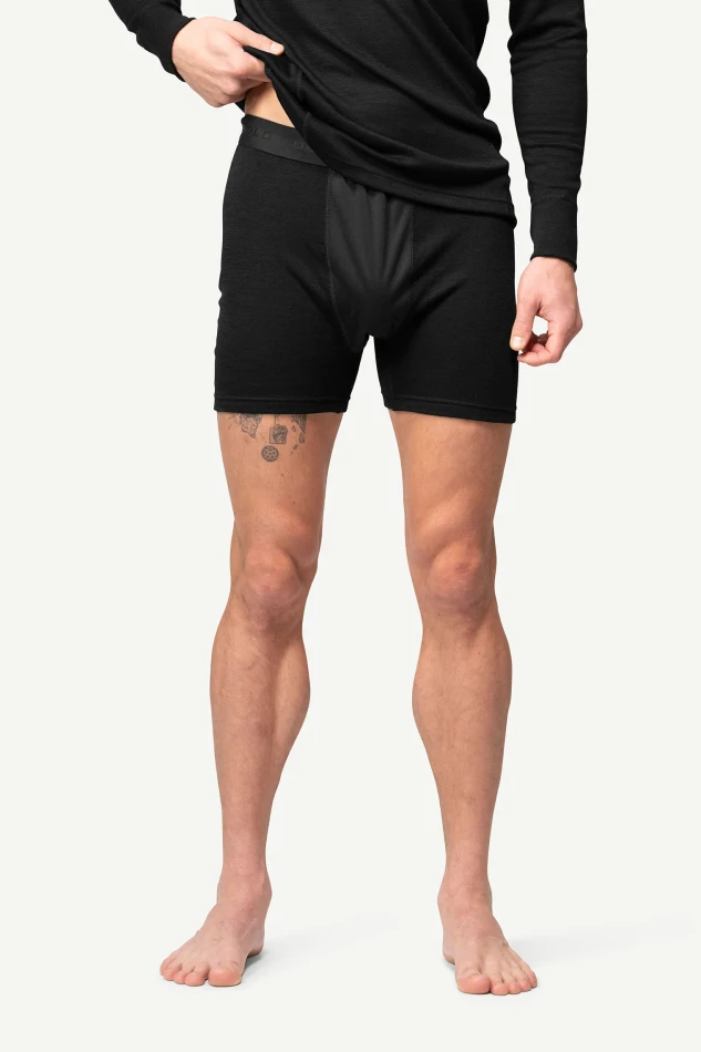 Devold Duo Active Merino 205 Boxer MAN, kolor: Black - prezentacja na modelu - przód