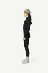 Devold Duo Active Merino 205 Z. Neck WMN, kolor: Black - prezentacja na modelce - bok