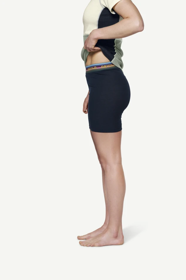 Devold Lauparen Merino 190 Boxer WMN, kolor: Ink - prezentacja na modelce - bok