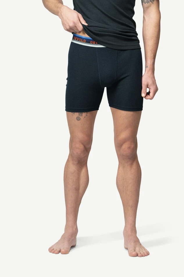 Devold Lauparen Merino 190 Boxer MAN, kolor: Ink - prezentacja na modelu - przód