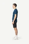 Devold Lauparen Merino 190 Base Tee MAN, kolor: Flood - prezentacja na modelu - bok