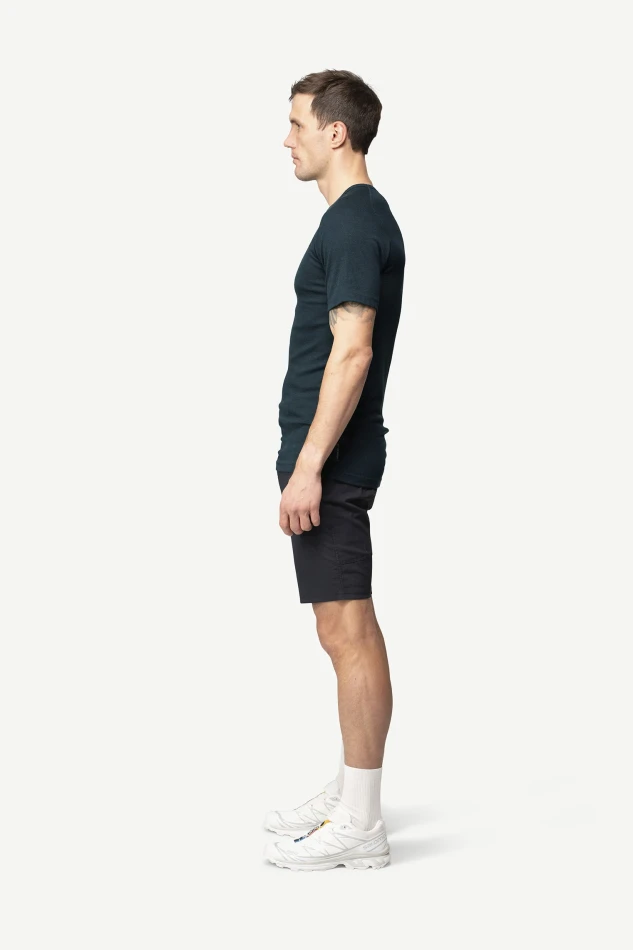 Devold Lauparen Merino 190 Base Tee MAN, kolor: Ink - prezentacja na modelu - bok