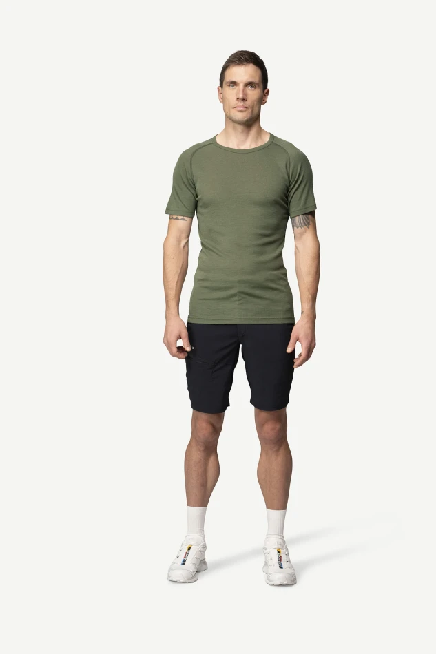 Devold Lauparen Merino 190 Base Tee MAN, kolor: Lichen - prezentacja na modelu - przód