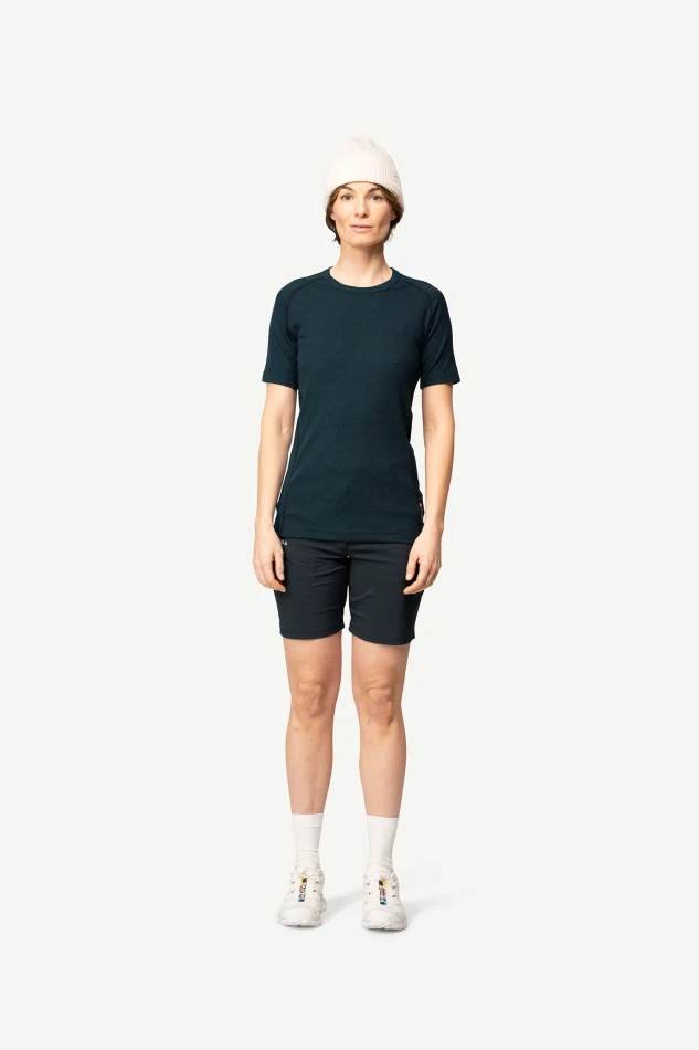 Devold Lauparen Merino 190 Base Tee WMN, kolor: Ink - prezentacja na modelce - przód