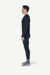 Devold Lauparen Merino 190 Base Shirt MAN, kolor: Ink - prezentacja na modelu - bok