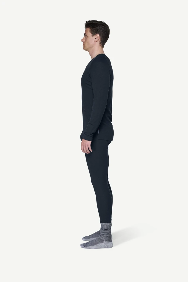 Devold Lauparen Merino 190 Base Shirt MAN, kolor: Ink - prezentacja na modelu - bok