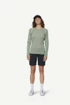 Devold Lauparen Merino 190 Base Shirt WMN, kolor: Fog - prezentacja na modelce - przód