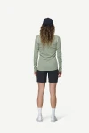 Devold Lauparen Merino 190 Base Shirt WMN, kolor: Fog - prezentacja na modelce - tył