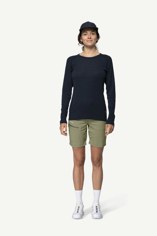 Devold Lauparen Merino 190 Base Shirt WMN, kolor: Ink - prezentacja na modelce - przód