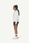 Devold Archive Henley LS, kolor: White - prezentacja na modelce - bok