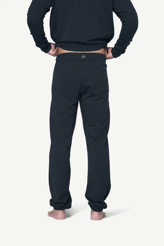 Devold Everyday Pants MAN, kolor: Ink - prezentacja na modelu - tył
