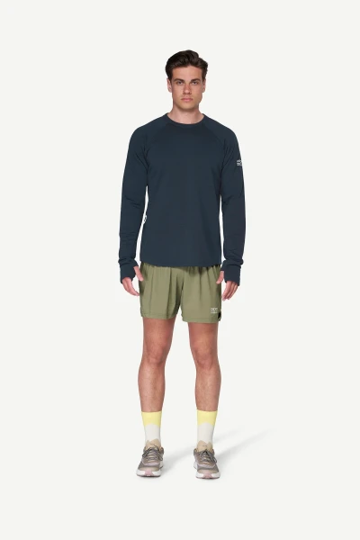 Devold Endurance Merino Crew MAN, kolor: Ink - prezentacja na modelu - przód