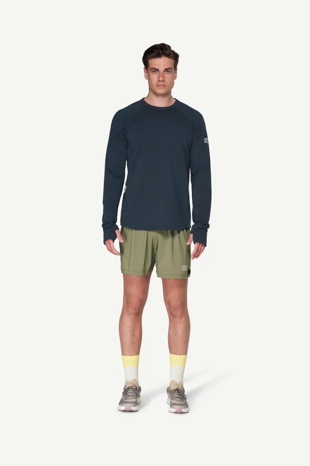Devold Endurance Merino Crew MAN, kolor: Ink - prezentacja na modelu - przód