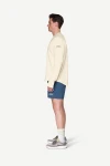 Devold Endurance Merino Crew MAN, kolor: Raw White - prezentacja na modelu - bok