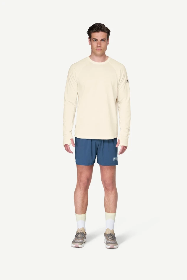 Devold Endurance Merino Crew MAN, kolor: Raw White - prezentacja na modelu - przód