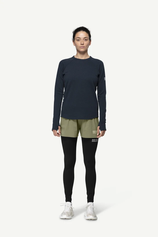 Devold Endurance Merino Crew WMN, kolor: Ink - prezentacja na modelce - przód