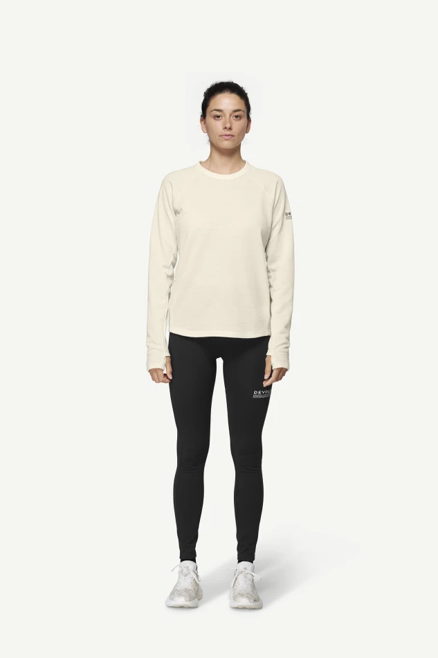 Devold Endurance Merino Crew WMN, kolor: Raw White - prezentacja na modelce - przód