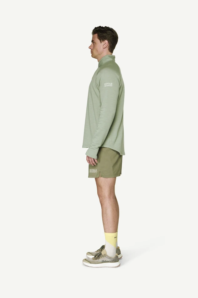 Devold Endurance Merino Zip MAN, kolor: Fog - prezentacja na modelu - bok