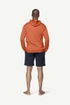 Devold Everyday Hoodie MAN, kolor: Brick - prezentacja na modelu - tył
