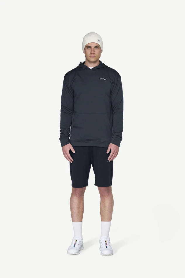 Devold Everyday Hoodie MAN, kolor: Ink - prezentacja na modelu - przód