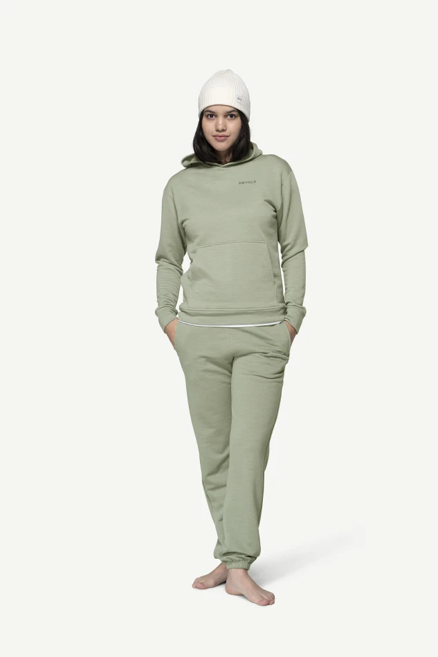 Devold Everyday Hoodie WMN, kolor: Fog - prezentacja na modelce - przód