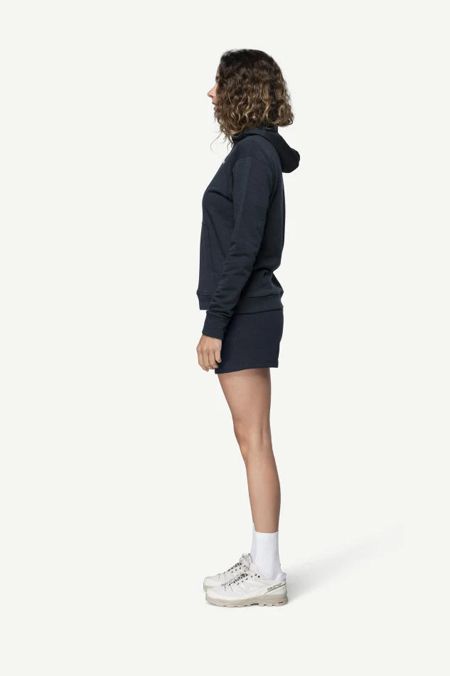 Devold Everyday Hoodie WMN, kolor: Ink - prezentacja na modelce - bok