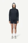 Devold Everyday Hoodie WMN, kolor: Ink - prezentacja na modelce z założonym kapturem