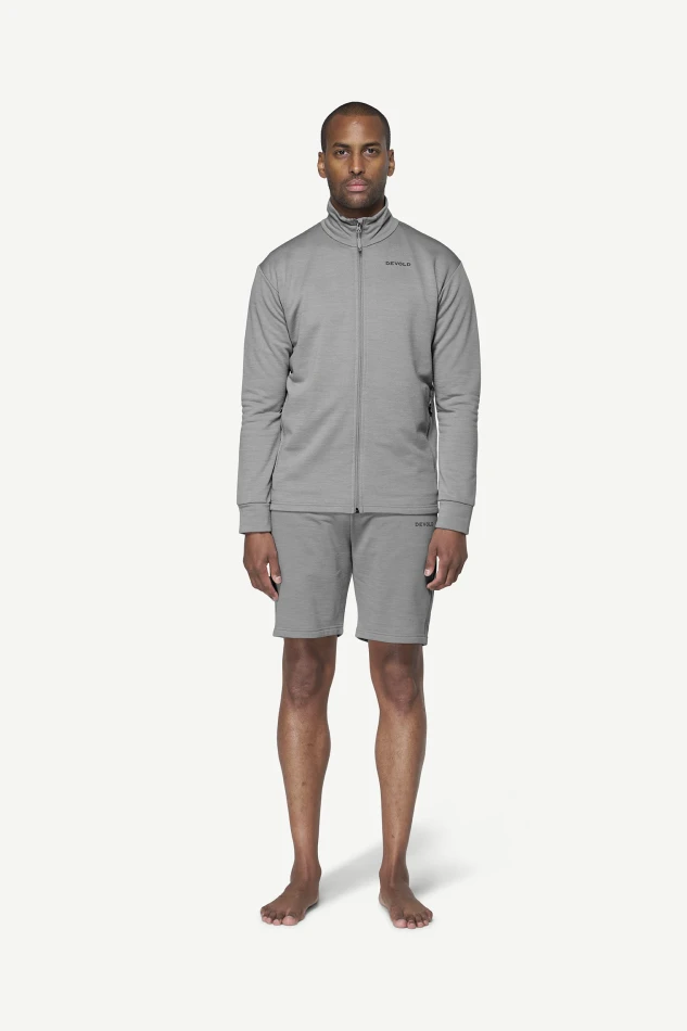 Devold Everyday Jacket MAN, kolor: Griffin - prezentacja na modelu - przód