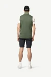 Devold Explorer Merino Vest MAN, kolor: Forest/Lichen - prezentacja na modelu - tył