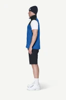 Devold Explorer Merino Vest MAN, kolor: Royal/Ink - prezentacja na modelu - bok
