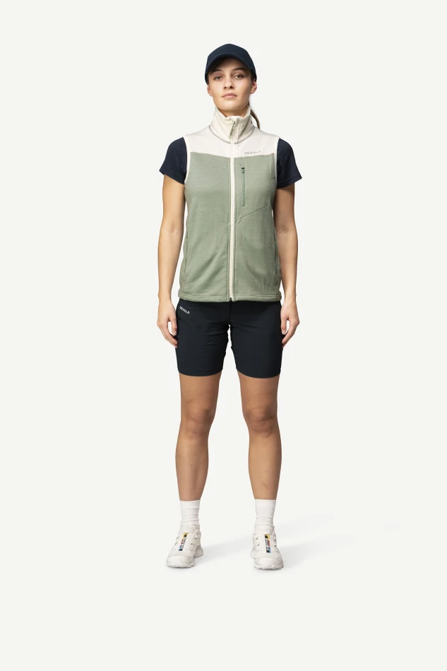 Devold Explorer Merino Vest WMN, kolor: Fog/Raw White - prezentacja na modelce - przód