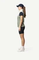 Devold Explorer Merino Vest WMN, kolor: Fog/Raw White - prezentacja na modelce - bok