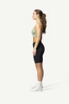 Devold Berle Merino Bra, kolor: Fog - prezentacja na modelce - bok