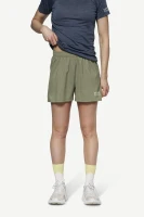 Devold Endurance Merino Shorts WMN, kolor: Lichen - prezentacja na modelce - przód
