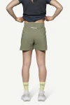 Devold Endurance Merino Shorts WMN, kolor: Lichen - prezentacja na modelce - tył