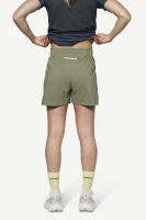 Devold Endurance Merino Shorts WMN, kolor: Lichen - prezentacja na modelce - tył