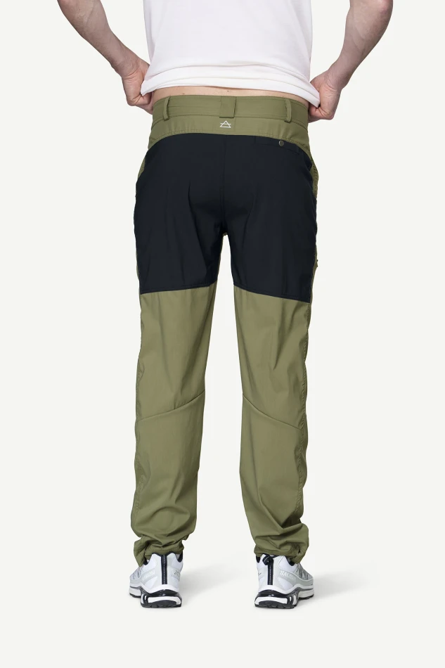 Devold Heroy Merino Pants MAN, kolor: Lichen - prezentacja na modelu - tył