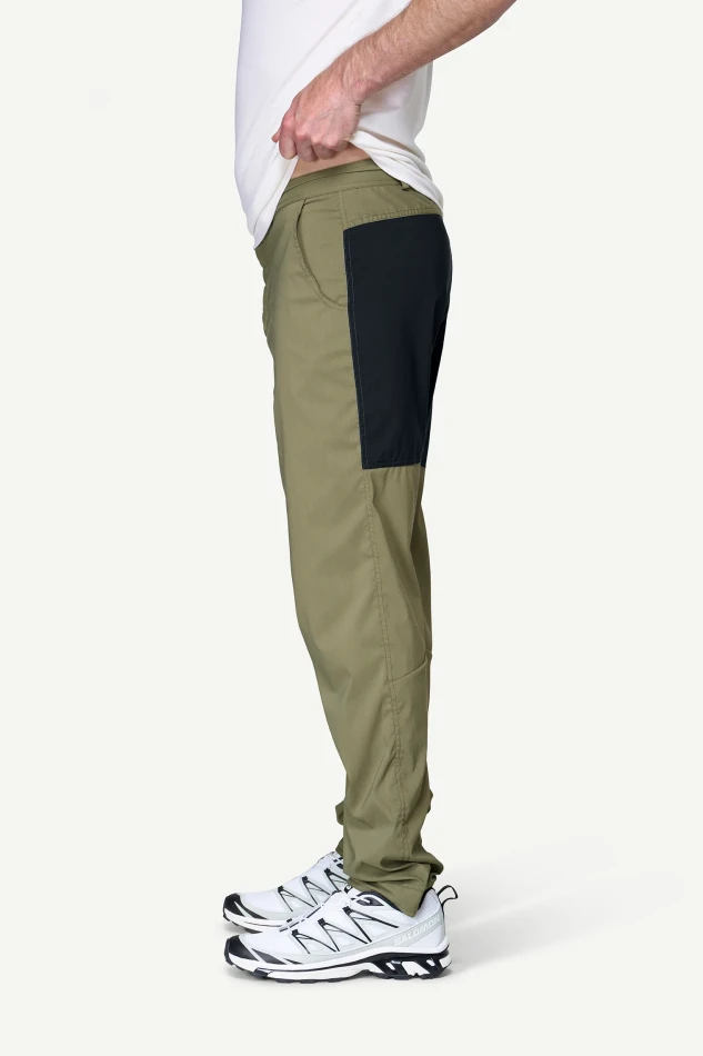 Devold Heroy Merino Pants MAN, kolor: Lichen - prezentacja na modelu - bok
