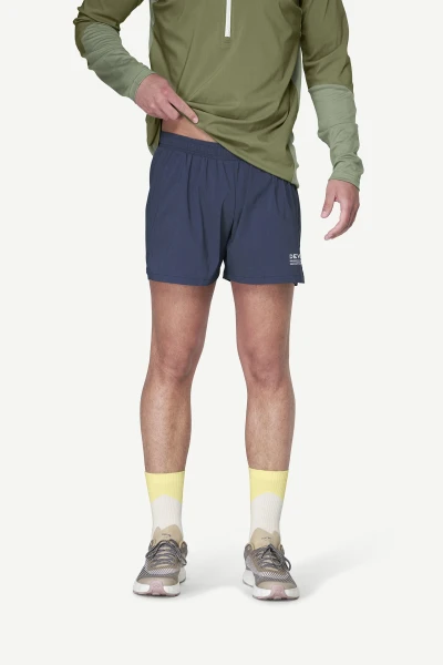 Devold Endurance Merino Shorts MAN, kolor: Night - prezentacja na modelu - przód