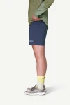 Devold Endurance Merino Shorts MAN, kolor: Night - prezentacja na modelu - bok