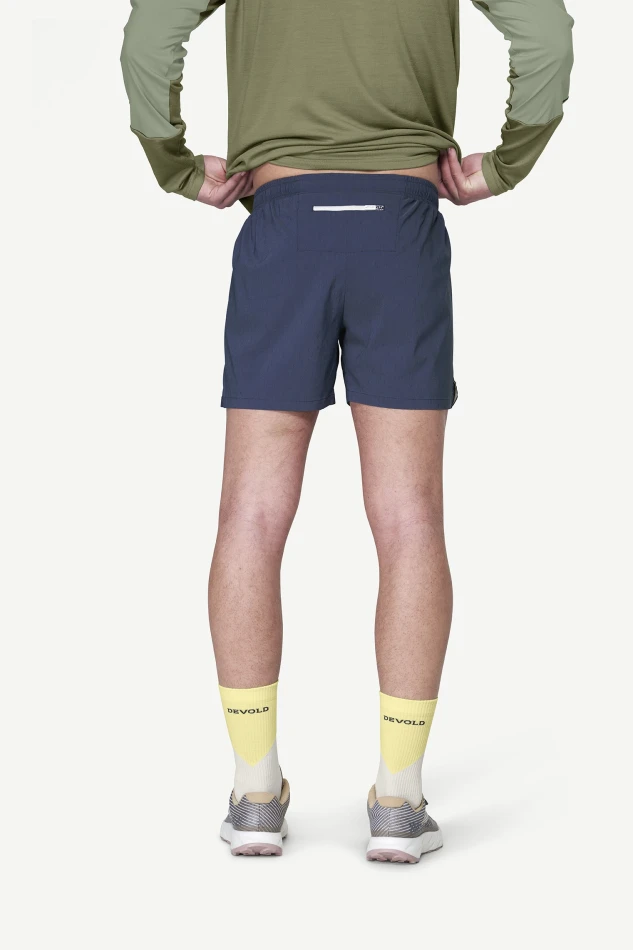 Devold Endurance Merino Shorts MAN, kolor: Night - prezentacja na modelu - tył
